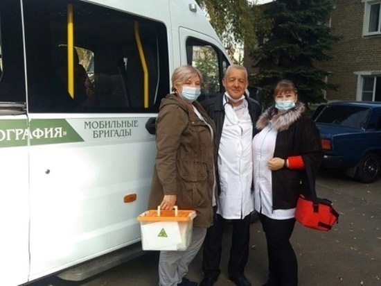 Жителей Умётского района вакцинирует от гриппа и COVID-19 мобильная бригада медиков