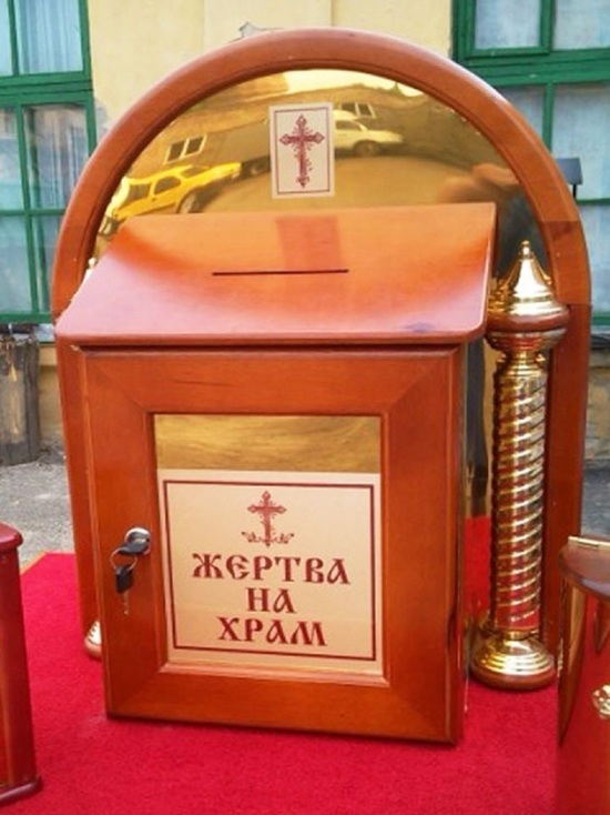 Житель Калмыкии украл из храма ящик с деньгами