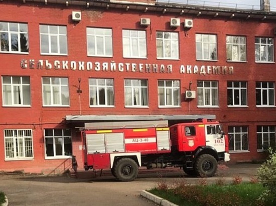 В Ярославле загорелся потолок вуза
