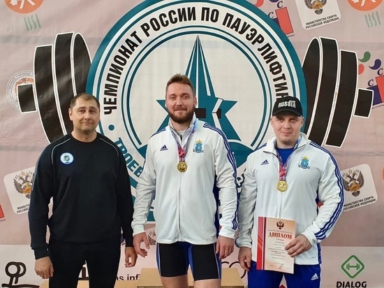 На чемпионате по пауэрлифтингу для слепых рекорд РФ установил спортсмен из Муравленко