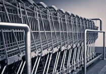 На выходных британские супермаркеты столкнулись с наплывом покупателей, оставивших пустыми магазинные полки