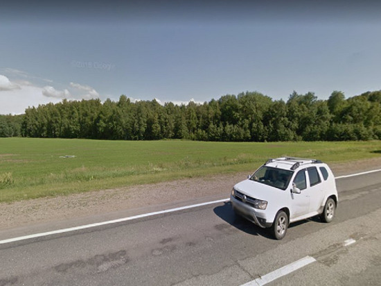 Водитель Toyota при обгоне протаранил фуру и легковушку на трассе около Каменска-Уральского
