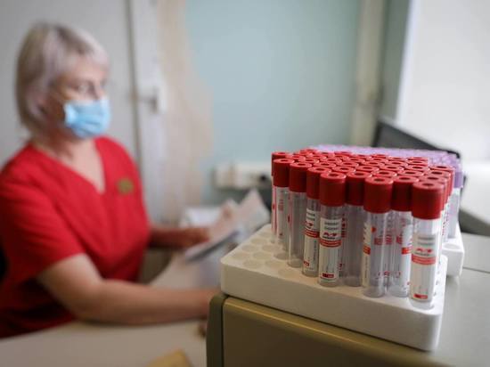 Волгоградским госпиталям выдали более тысячи литров антиковидной плазмы
