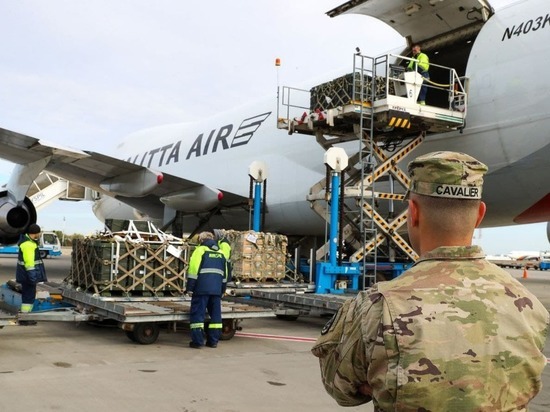 Американский Boeing 747 доставил 90 тонн груза Минобороны Украины