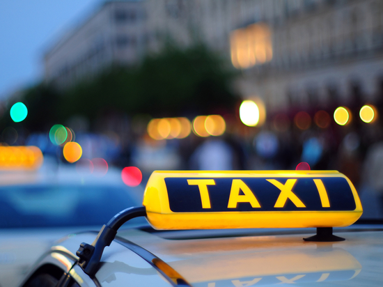 Таксисту в Ярославле предлагают зарплату более 100 тысяч