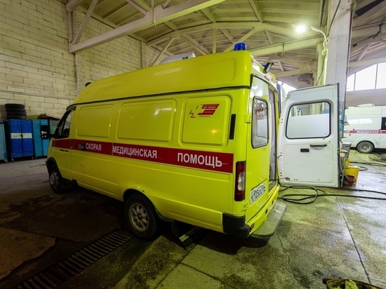 Машина скорой помощи насмерть сбила девочку на тротуаре в Новосибирске