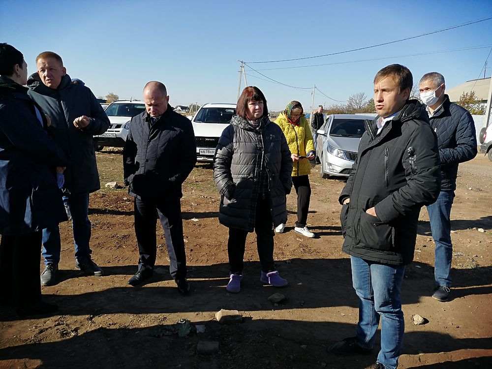 В поселке Экспериментальный в 20 км от Оренбурга берег Донгуза угрожает жилым домам