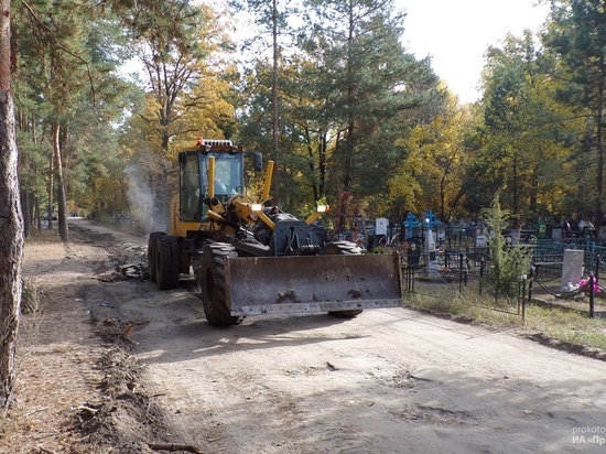 В Котовске приступили к демонтажу старого асфальта дороги, ведущей к городскому кладбищу