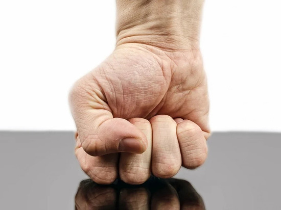 Молодой смолянин под действием алкоголя избил сожителя своей родственницы