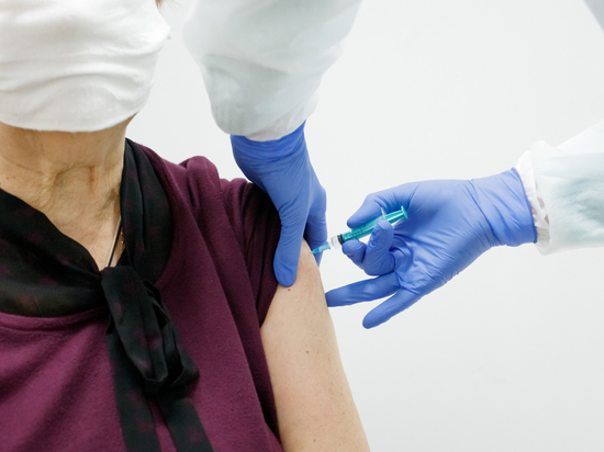 Более 190 вопросов о COVID-вакцинации за неделю задали псковичи