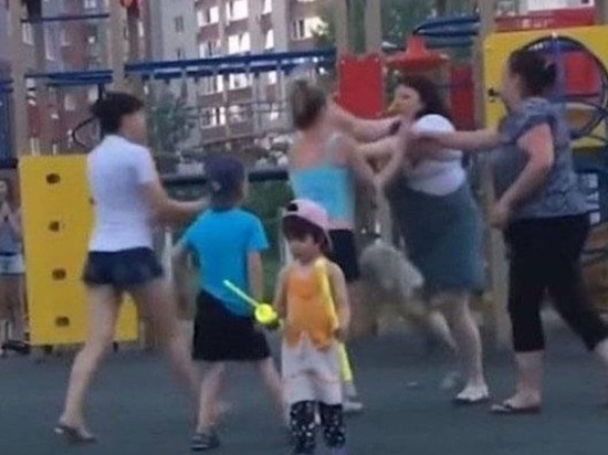 Матери подрались на детской площадке во Владивостоке