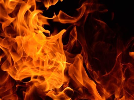 Крупный пожар разгорелся в деревне Агалатово