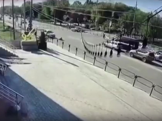 В Астрахани автоледи сбила двоих детей на «зебре» возле школы