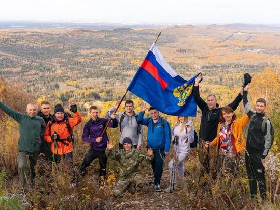 Работники прокуратуры Хабаровского края отметили праздник восхождением на гору Хехцир