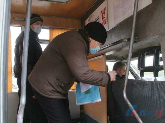 В луганских маршрутках проверяют наличие масок