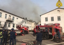 Пожар тушили 42 человека