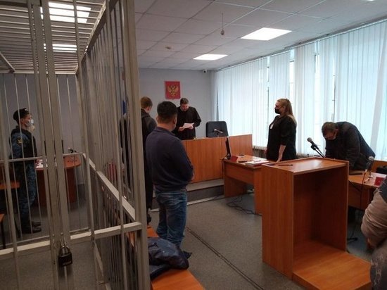 В Железногорске двух участковых осудили за попытку получить взятку в 350 тысяч рублей