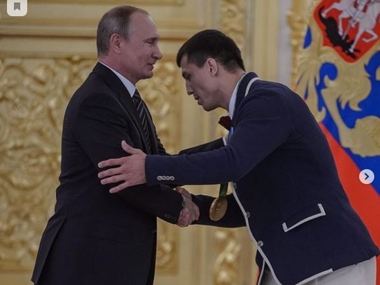  Путин поздравил новосибирского борца Романа Власова с победой на чемпионате мира