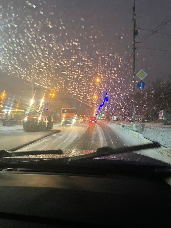 Администрация проконтролирует ремонт дорог после жалоб на укладку асфальта в снег в Лабытнанги