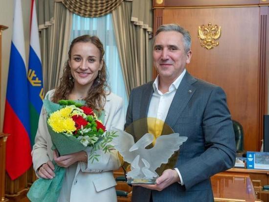 Александр Моор поздравил тюменку с победой в конкурсе «Учитель года – 2021»