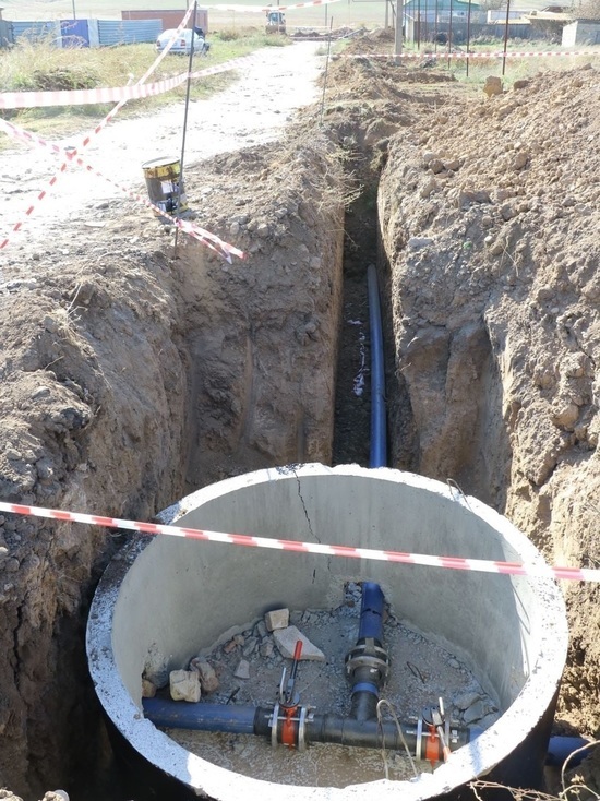 В пригородном поселке Элисты продолжается строительство центрального водопровода