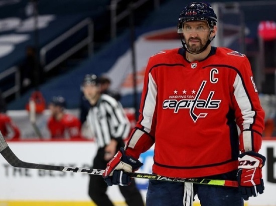Нападающий Александр Овечкин вышел на пятое место в списке лучших снайперов НХЛ