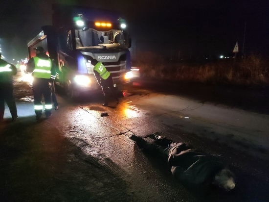 В Хакасии фура сбила человека на сельской дороге