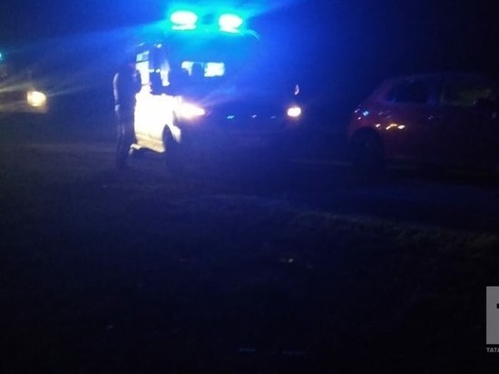 На трассе М7 в Татарстане ночью автомобиль врезался в отбойник