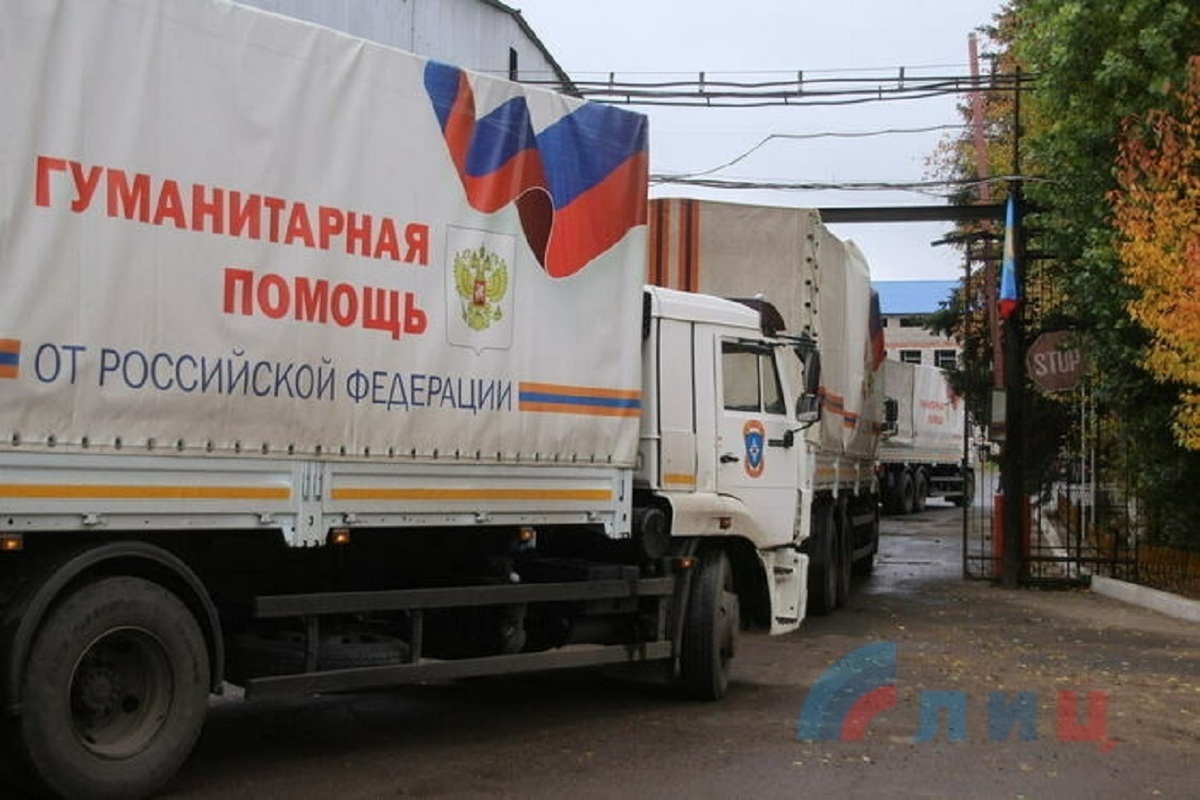 Удачной дороги и доставки гуманитарной помощи. Распределение гуманитарной помощи с борта автомобиля. Гуманитарная помощь картинки. Вакансия водитель гуманитарная помощь. Вакансия водитель гуманитарная помощь.