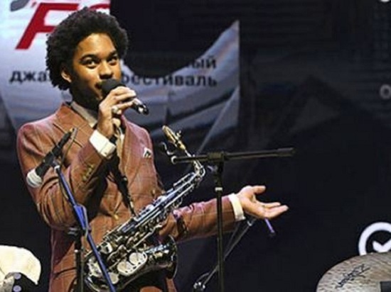 Джазовый фестиваль SibJazzFest открылся в Новосибирске выступлением саксофониста из Калифорнии