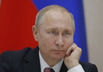 Дмитрий Песков заявил журналистам, что ревакцинация президента Владимира Путина зависит от рекомендаций работающих с ним врачей