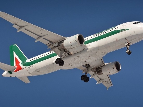 Крупнейшая авиакомпания Италии Alitalia закроется из-за банкротства