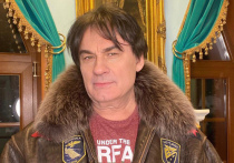 Стали известны подробности состояния певца Александра Серова, госпитализированного с коронавирусом