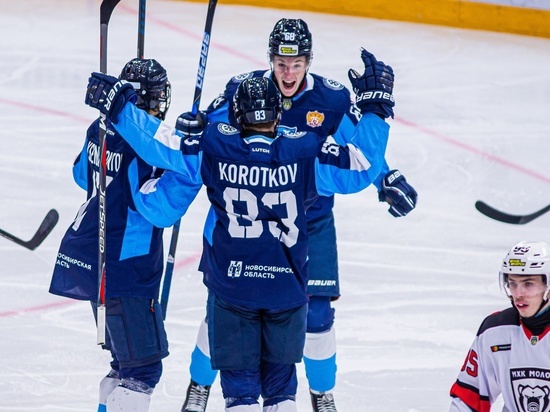 Новосибирская хоккейная команда победила соперников по буллитам