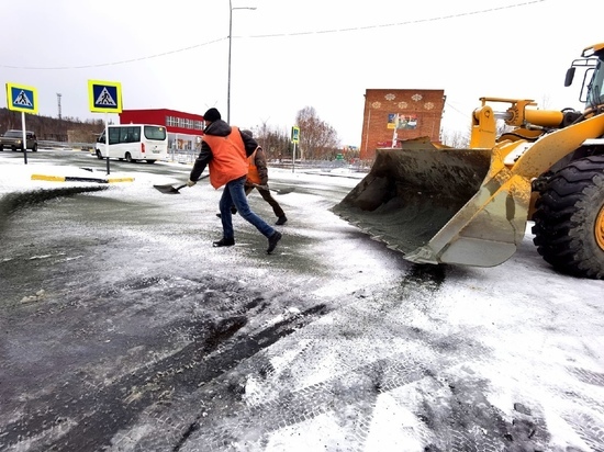 Подогрев двигателей: свисающие с окон провода мешают уборке снега в Харпе
