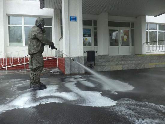 В Курске провели дезинфекцию здания аэропорта и прилегающей территории