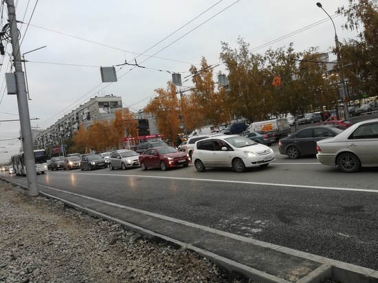 "Вокзальная застряль": пробка сковала центральную магистраль Новосибирска из-за ремонта дороги