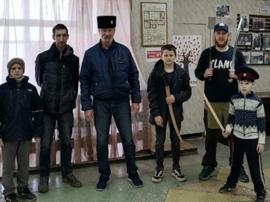 Юные казаки из Красносельского района Костромской области обзавелись шашками