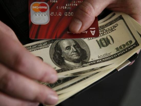 Доллар впервые с 2020 года упал до 71 рубля