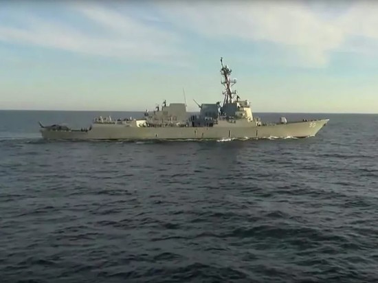 Минобороны вызвало военного атташе США из-за эсминца Chafee