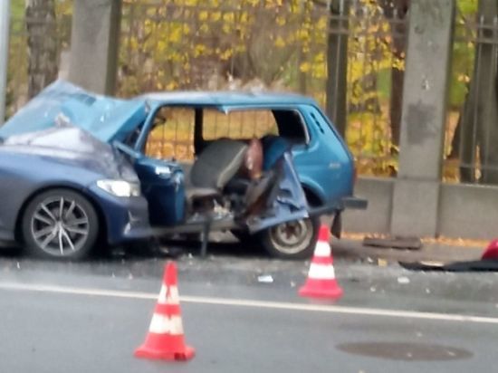 В Выборге BMW протаранил «Ниву», ранены два человека
