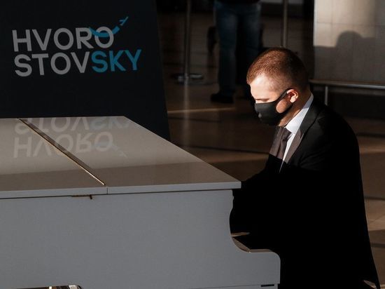 Концерт в честь дня рождения Дмитрия Хворостовского прошел в аэропорту Красноярска