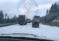 На трассе «Чита-Хабаровск» в Забайкалье из-за снегопада образовалась многокилометровая пробка