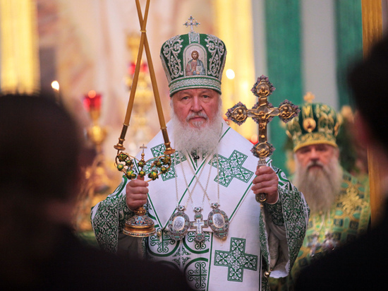 Самолет с патриархом Кириллом не может приземлиться в Орле