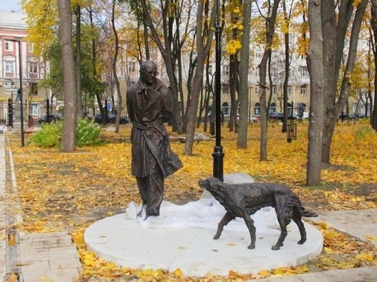 Как живой: в Воронежском парке «Орленок» появился памятник Троепольскому