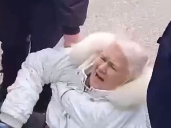 В Башкирии полицейские жестко задержали старушку, нарушившую самоизоляцию