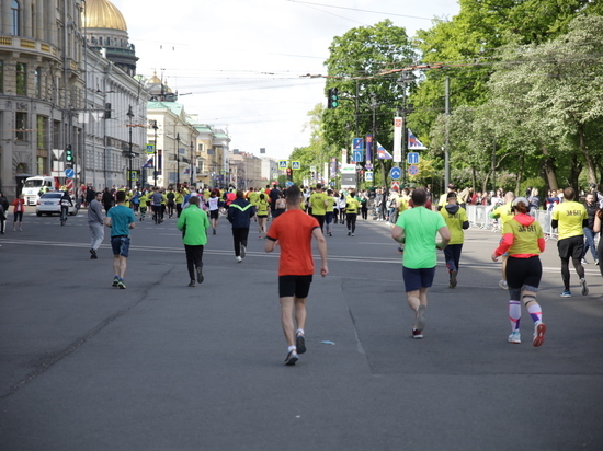 Более 500 марафонцев пробега «Пушкин — Санкт-Петербург» финишировали на Дворцовой площади