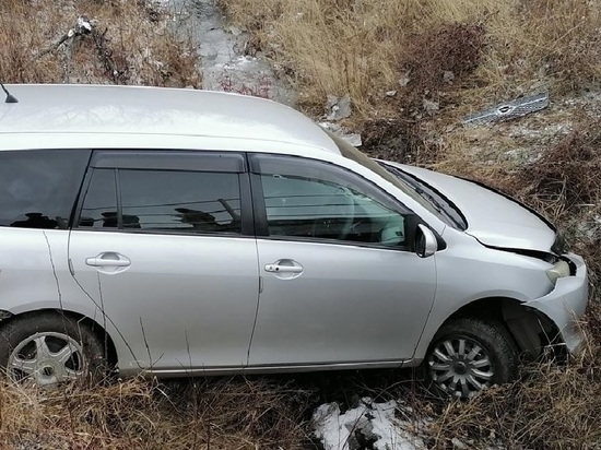 Toyota Fielder перевернулась на трассе в Забайкалье, есть пострадавший