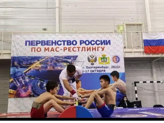 На первенстве России молодые мас-рестлеры завоевали 17 призовых мест.