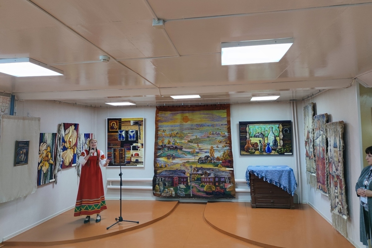 Выставка гобеленов Евгения Радченко в Мантурове